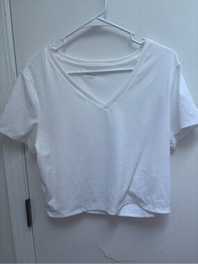 No Boundaries White V-Neck Ribbed Crop Tee